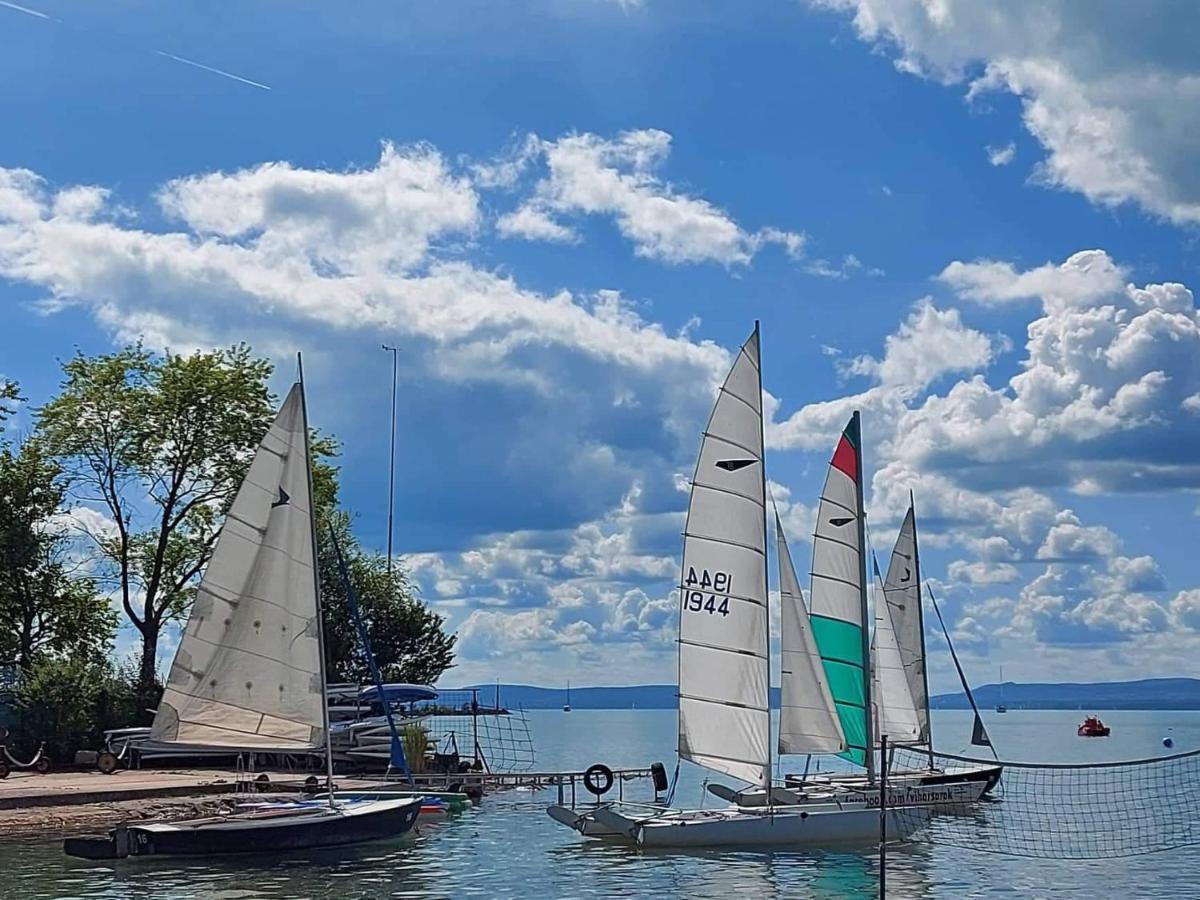 Kiss Apartman Juventus Balatonföldvár Buitenkant foto